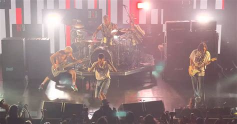 Red Hot Chili Peppers faz 1º show desde volta de John Frusciante