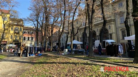 Sbaracco E Via Roma Street Market Le Limitazioni Al Traffico