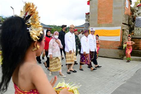 Foto Presiden Jokowi Resmikan Penataan Fasilitas Kawasan Suci Pura