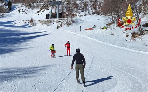 Piancavallo Sciatore 15enne Si Schianta Contro Un Albero Soccorso Da