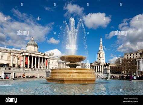 Fountains At Trafalgar Square Central London Stock Photo Alamy