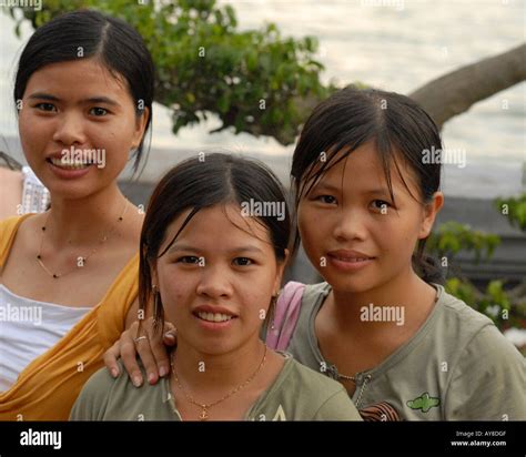 Group Of Vietnamese Girls Hanoi Vietnam Stock Photo Alamy