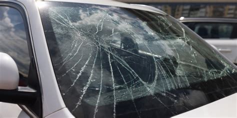 What Should I Do If I M Driving My Windshield Is Shattered Auto