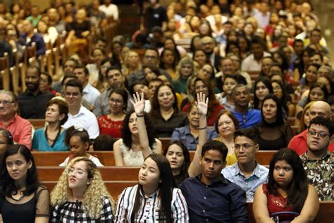 Um culto da Assembleia de Deus em Bélem 16 12 2019 Política