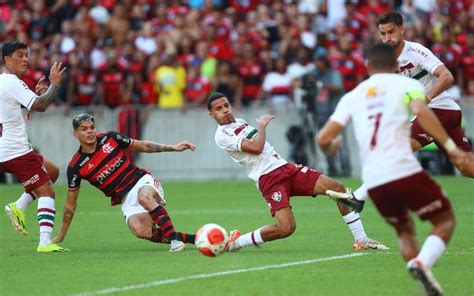 Ayrton Lucas ganha destaque em clássicos no Fla Coluna do Fla