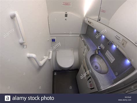 Aircraft Toilet Stock Photos And Aircraft Toilet Stock Images Alamy