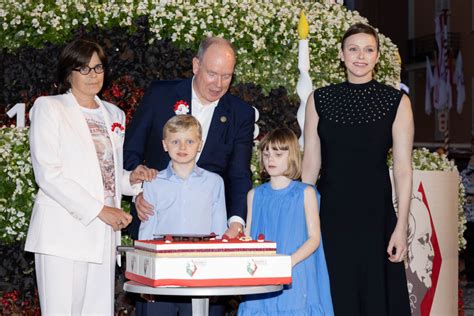 Photo Une Mission D Licate Pour Les Deux Jeunes Enfants La