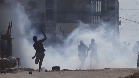 Senegal V Ldsamma Protester Efter Gripande Av Oppositionskandidat