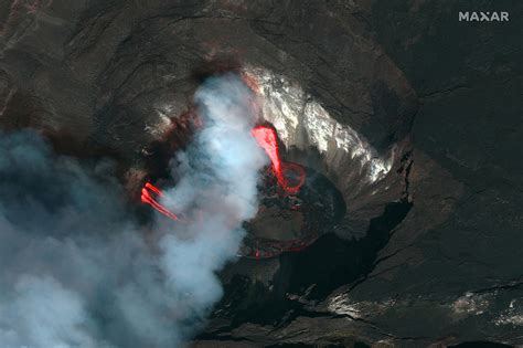 Foto Begini Penampakan Kawah Gunung Berapi Kilauea Yang Meletus Di Hawaii