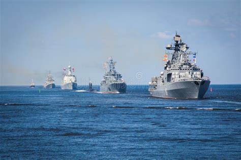 Uma Linha à Frente Dos Modernos Navios De Guerra Militares Russos No