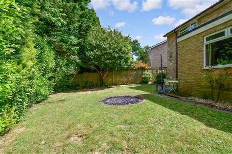 Millbrook Road Crowborough East Sussex Tn6 3 Bedroom Detached House