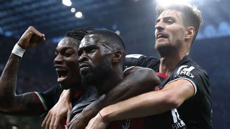 Feyenoord E Az Alkmaar Interessate Al Difensore Del Milan Foto