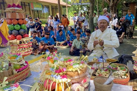 Gelar Upacara Tumpek Kandang Taman Safari Bali Komit Menjaga