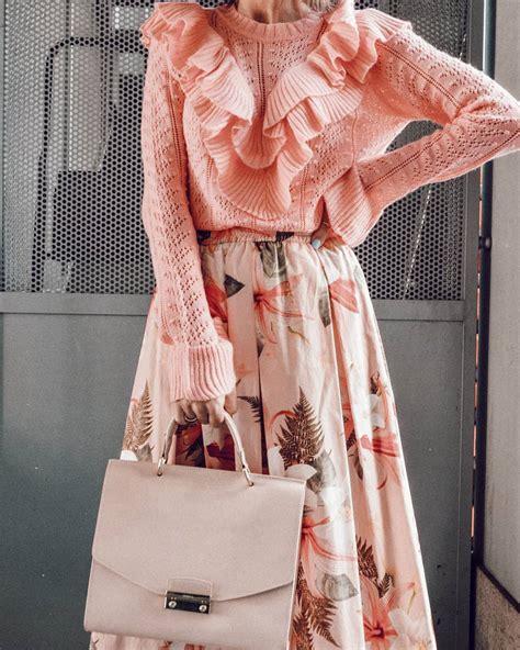 Юбка с принтом: 20+ стильных решений для создания гармоничного образа