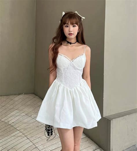 Điểm chung bất ngờ của cô gái thời tiết VTV và hot mom triệu view Báo Dân trí