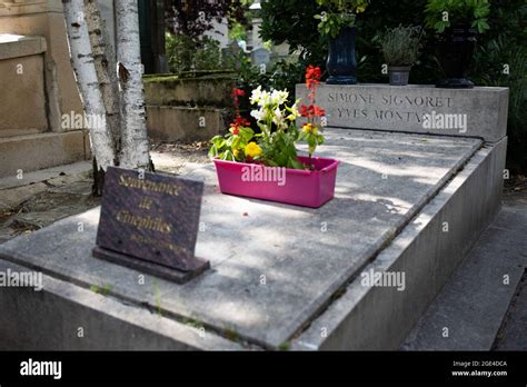 Grave Of French Actor Yves Montand And Simone Signoret At The Pere