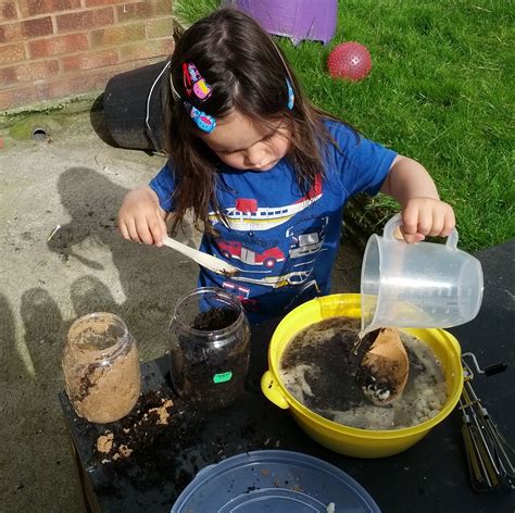 Help Your Kids Set Up A Kitchen In The Garden To Make Mud Pies