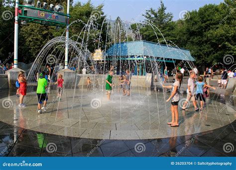 Utah's Lagoon Park: Fountain Editorial Stock Image - Image: 26203704