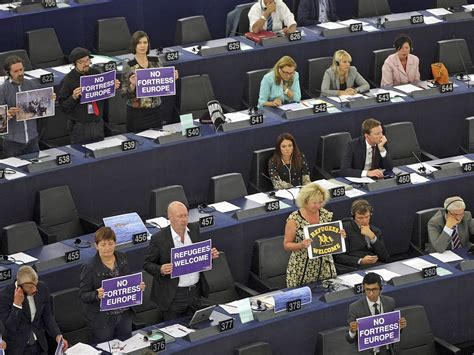 Refugee crisis: More compassion but tighter borders – Jean-Claude