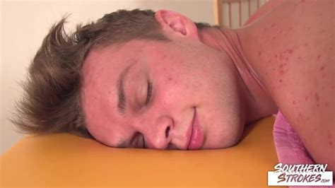 SOUTHERNSTROKES Красавчик Nick Vargas трет твердый член Aaron Hendricks Pornhub Gay