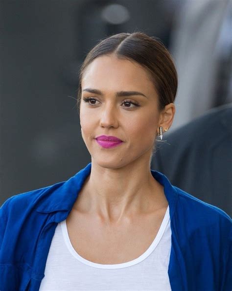 Jessica Alba Chignon Jessica Alba Makeup Jessica Alba Style Jessica