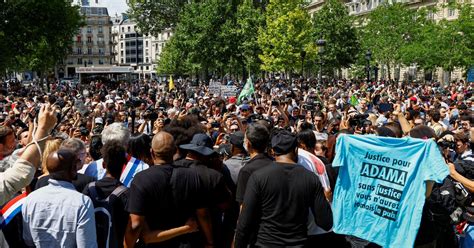 Des Centaines De Personnes Ont Défié Linterdiction Des Manifestations