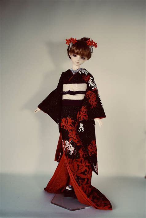 Tanuki Kimono Impressive Higanbana Red Spider Lily Susohiki