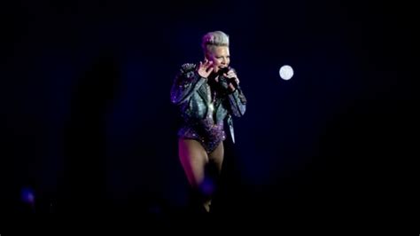 News Of The Week Pink Denies Flying Israeli Flag At Her Shows