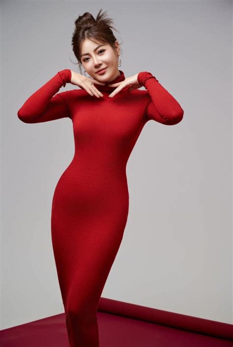 Táo Vân Dung vừa khoe con dâu xinh đẹp từng có đời chồng U vẫn mặc bikini khoe đường