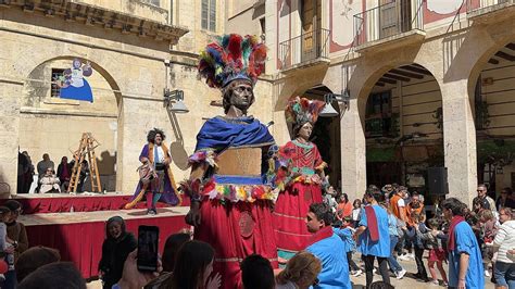 Espectacle De La Vella Cuaresma De Reus Amb Els Indis Petits De