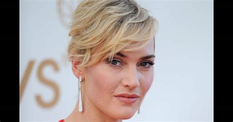 Kate Winslet blonde aux sourcils noirs une allure so Hollywood pour la comédienne britannique
