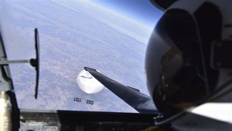 Il Selfie Del Pilota Americano Con Il Pallone Spia Cinese La Foto Del