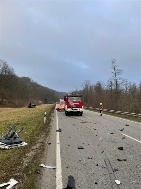 Schwerer Verkehrsunfall Auf Der B Fordert Sieben Verletzte