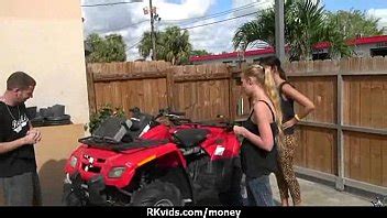 apretada se folla a un hombre frente a la cámara por dinero en efectivo 5 XVIDEOS