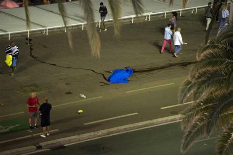 Strage A Nizza Camion Contro La Folla Cazeneuve Morti I