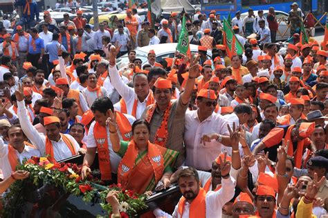 Gujarat Election 2022 Crowd Of Candidates For Nomination On Last Day