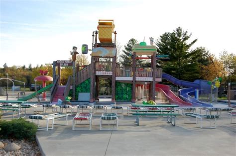 Kid's play area - Jellystone Warrens water park | Water park ...