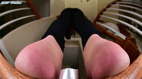 Bri Giantess GIGANTIC CRUSH Part 2 MOV Amateur Soles Giantess And
