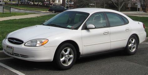 File:00-03 Ford Taurus SES sedan.jpg - Wikipedia