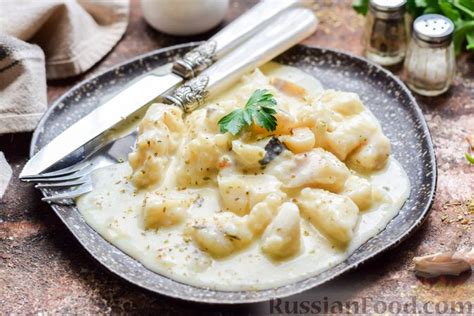 Рецепт: Минтай, тушенный в молочно-чесночном соусе на RussianFood.com
