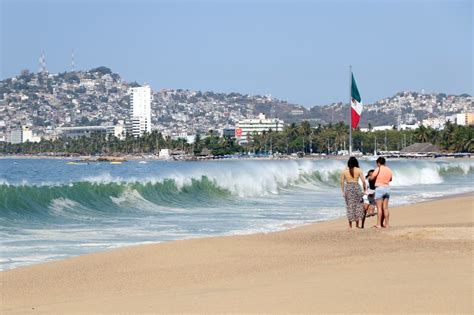 Mar De Fondo Afecta Playas De Acapulco Alertan A Ba Istas Revista