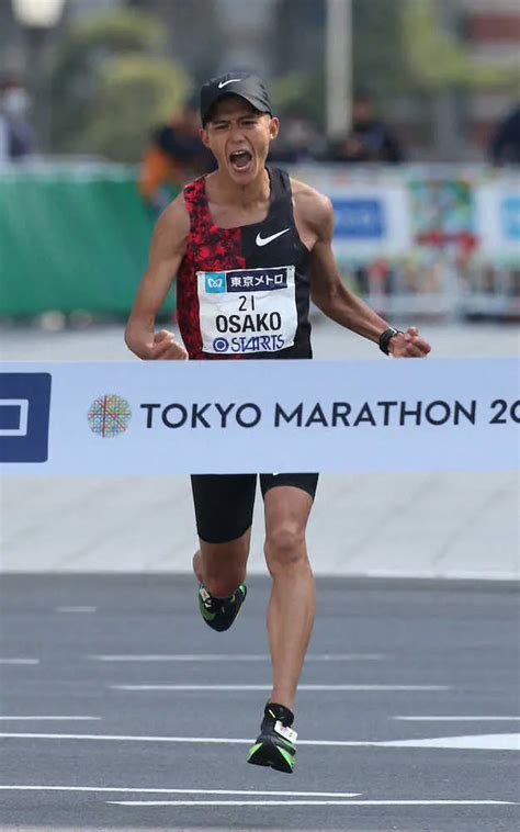 昨年の東京マラソン、2時間5分29秒の日本新記録（当時）でゴールする大迫 ― スポニチ Sponichi Annex スポーツ