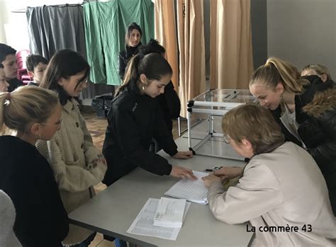 Montfaucon En Velay Les Jeunes Du Conseil Municipal Au Coeur Des