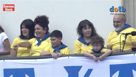 As Se Ha Vivido El Txupinazo En Amorebieta De La Mano De Larrea Eskola