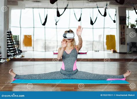 Woman In Yoga Class With Vr Headset Stock Image Image Of Exercise