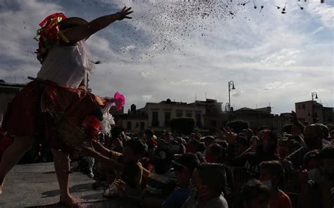 Toritos de Petate y el son de la banda reúnen a cientos en la Plaza