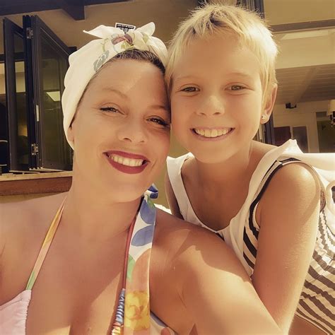 Pink And Daughter Willow 9 Are Look Alikes In Cute Selfie