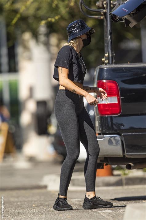 Miley Cyrus Nude The Fappening Photo 1206688 FappeningBook