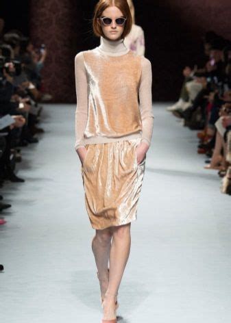 Бархатное платье на каждый день | Velvet fashion, Fashion, Ready to wear