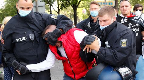 Detenidos en Berlín unos 500 manifestantes por protestas contra medidas